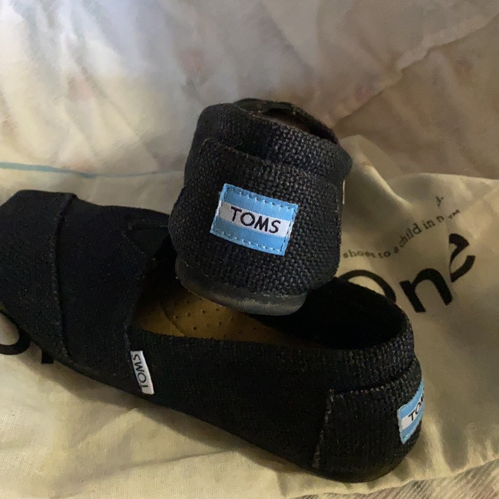 TOMS - Picture 5 of 5